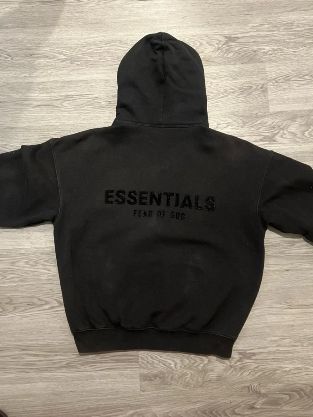 Essentials minimalist black